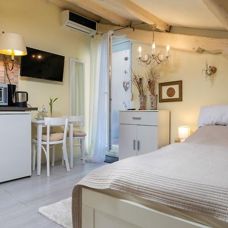 Duplex Apartment Camelia In Charming Old Town Rovigno Esterno foto
