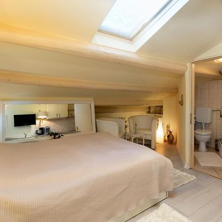 Duplex Apartment Camelia In Charming Old Town Rovigno Esterno foto