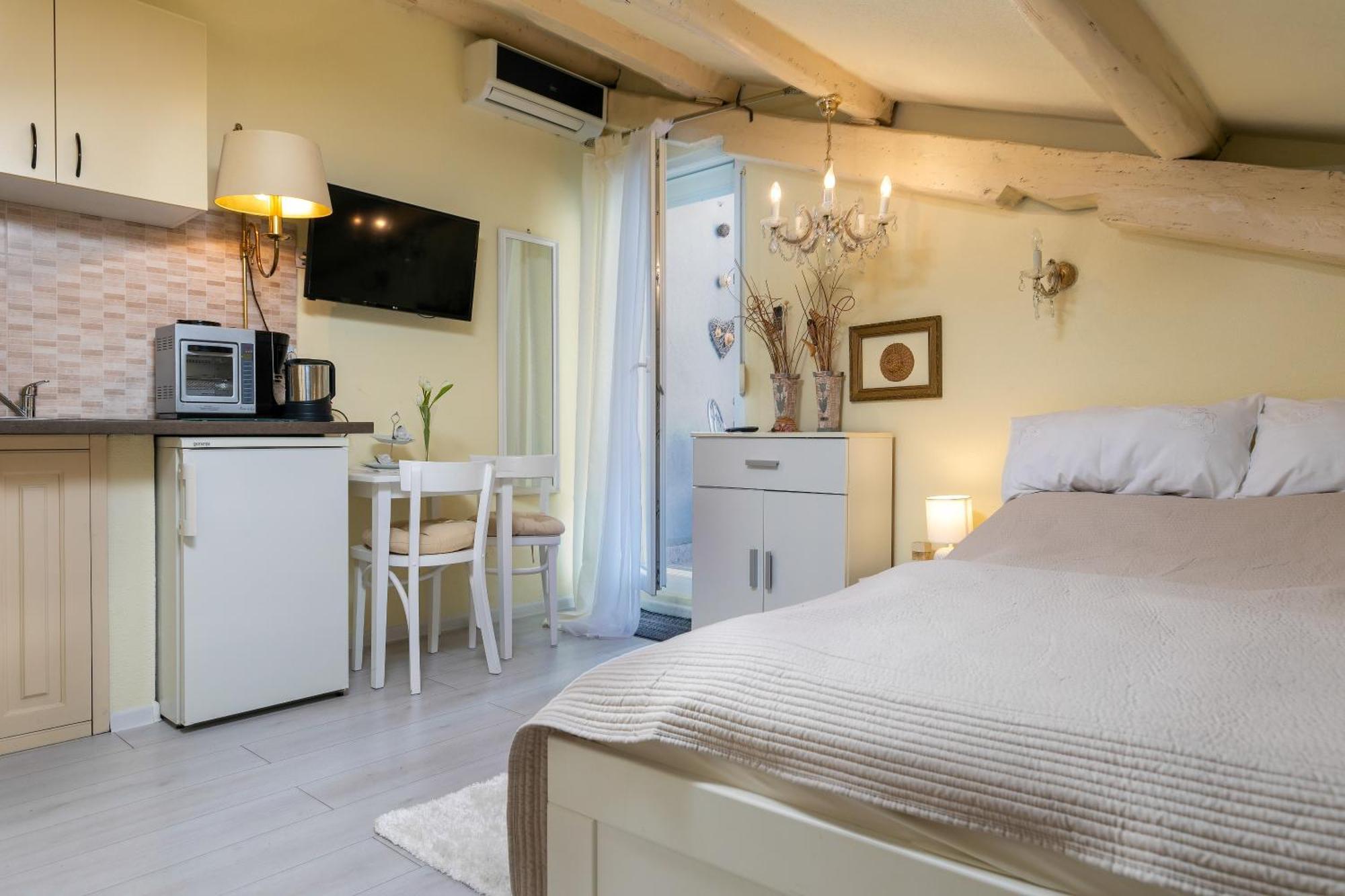 Duplex Apartment Camelia In Charming Old Town Rovigno Esterno foto