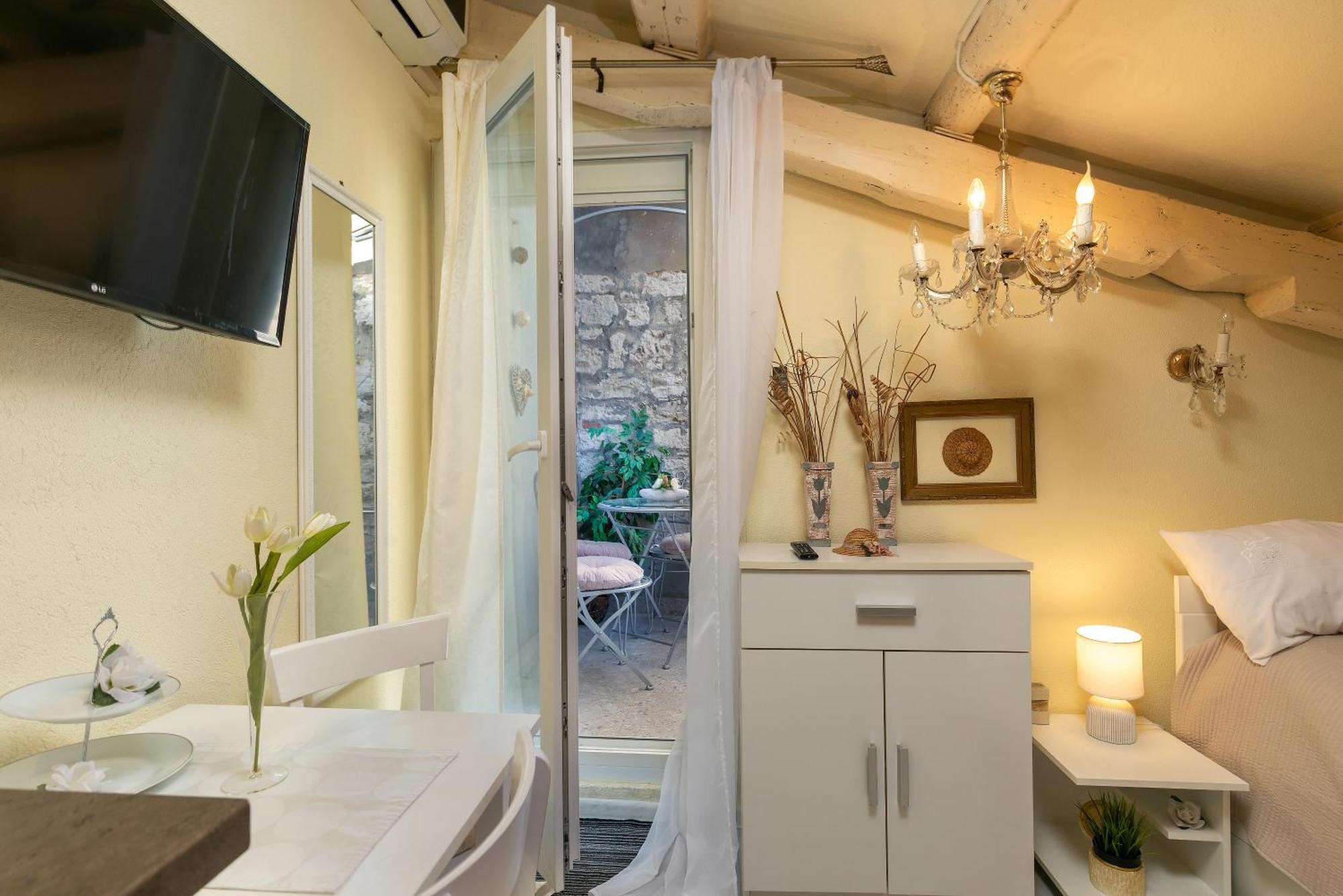 Duplex Apartment Camelia In Charming Old Town Rovigno Esterno foto